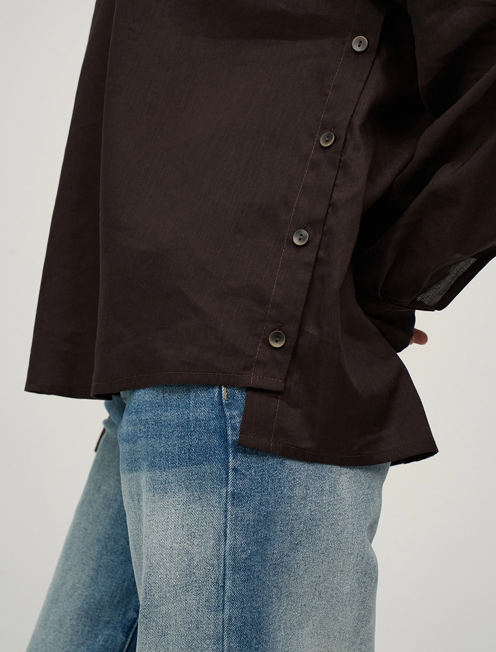 Коричневая блузка с воротником из крапивы фото 6