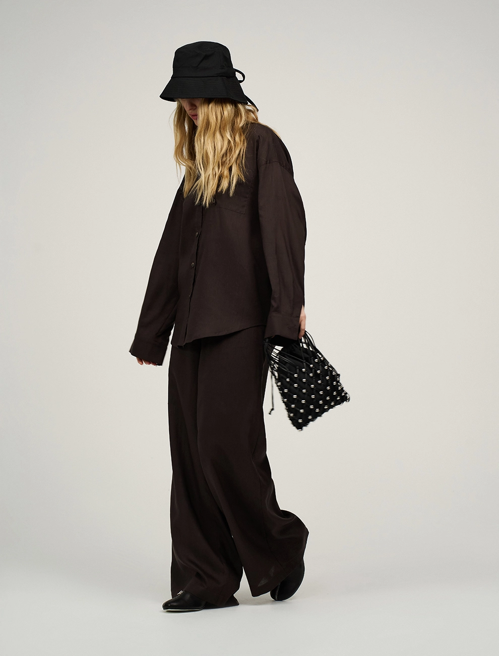 Коричневая рубашка с полуоткрытой спинкой фото 0