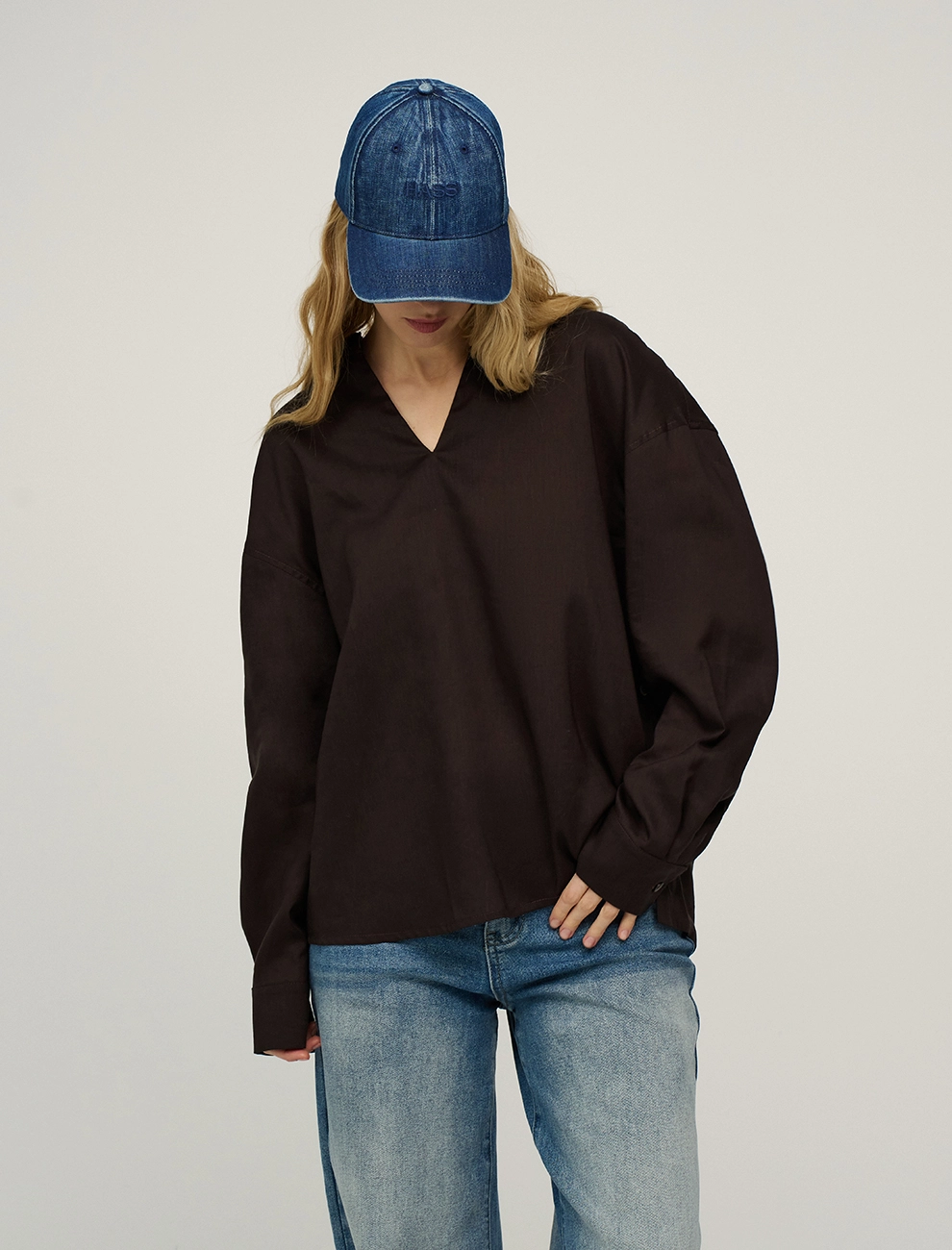 Коричневая блузка с воротником из крапивы фото 2