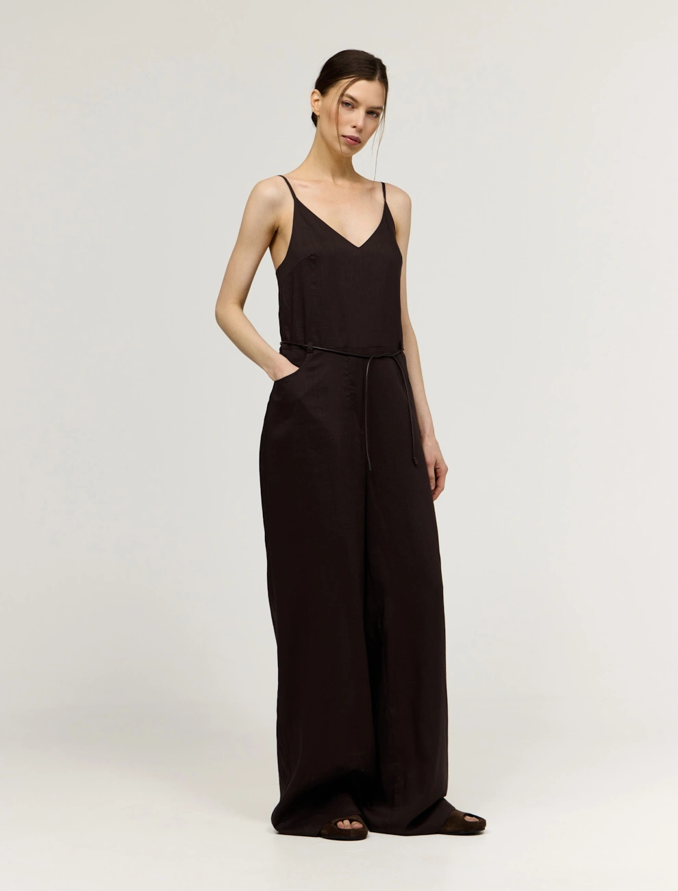 Коричневый комбинезон из крапивы фото 1