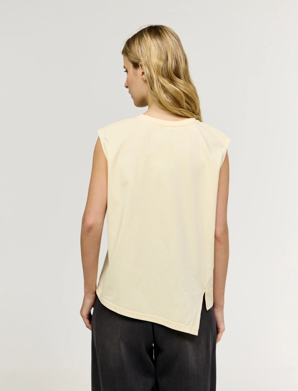 Сливочная блузка с ассиметричным низом фото 5