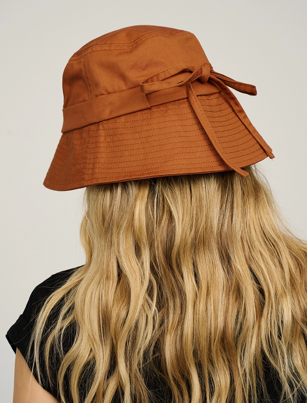 Терракотовая панама с завязками сзади фото 3