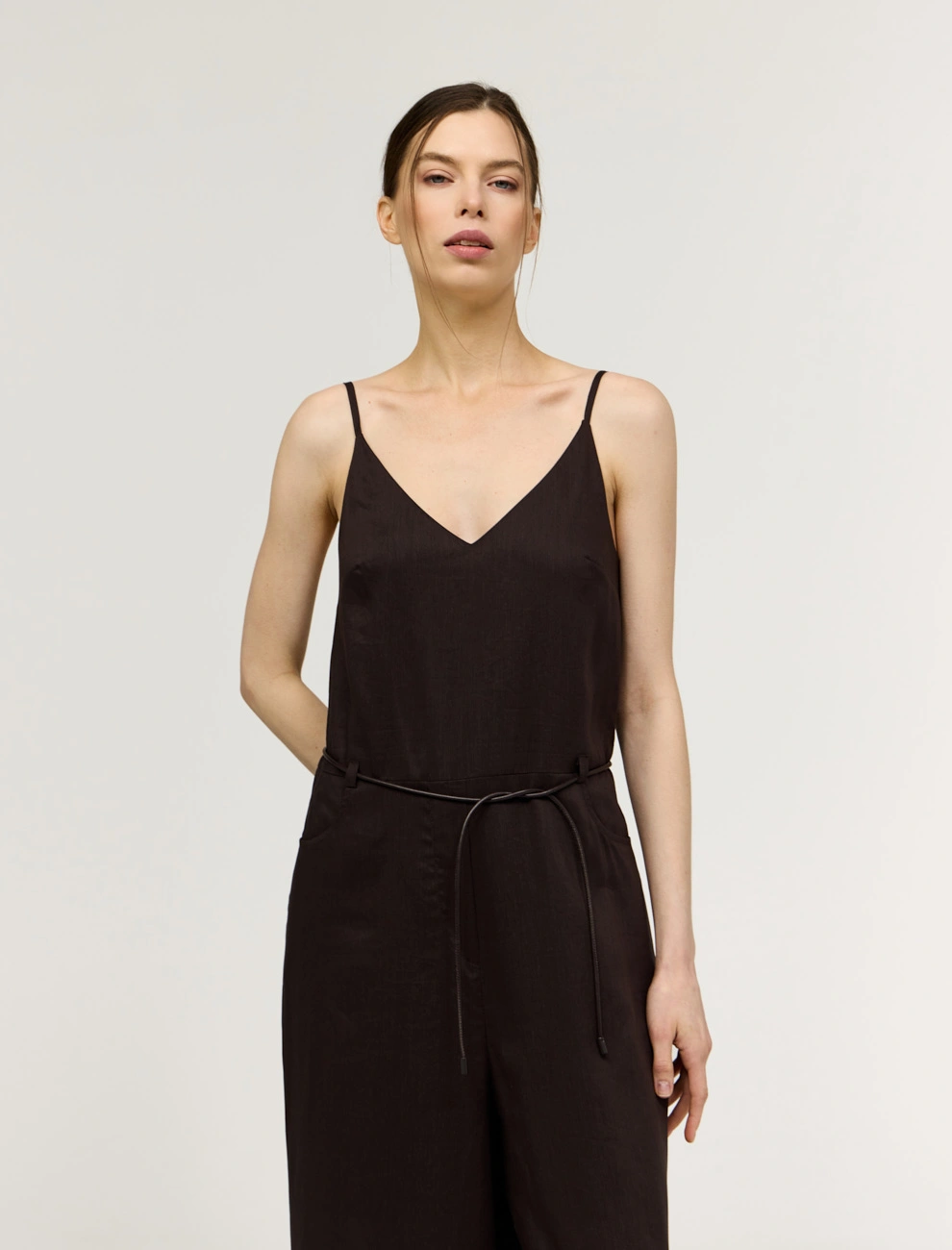 Коричневый комбинезон из крапивы фото 3