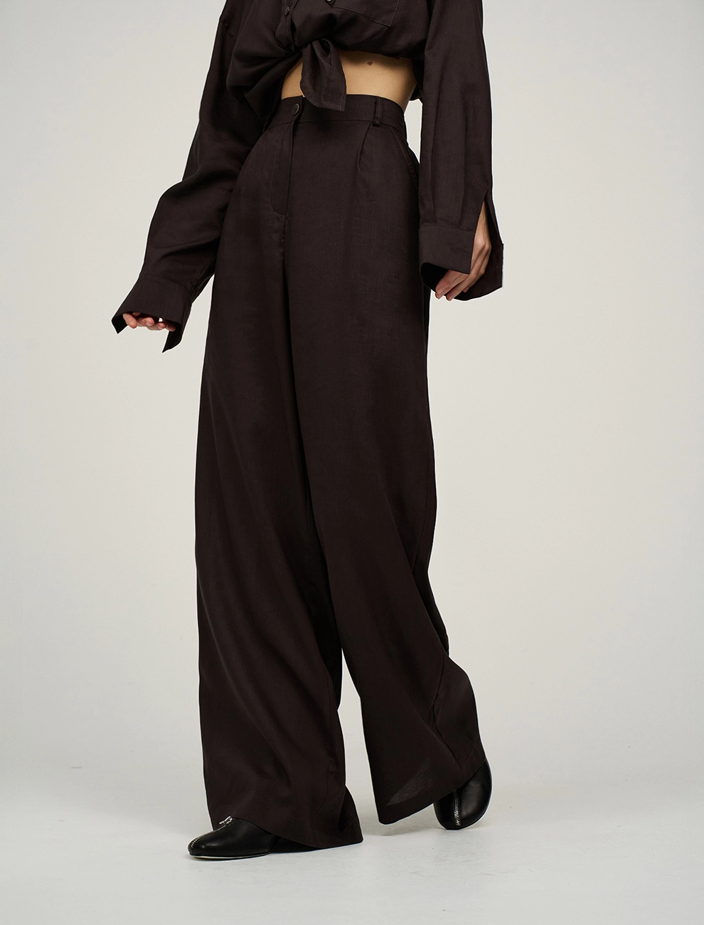 Коричневые брюки из крапивы прямого силуэта фото 1