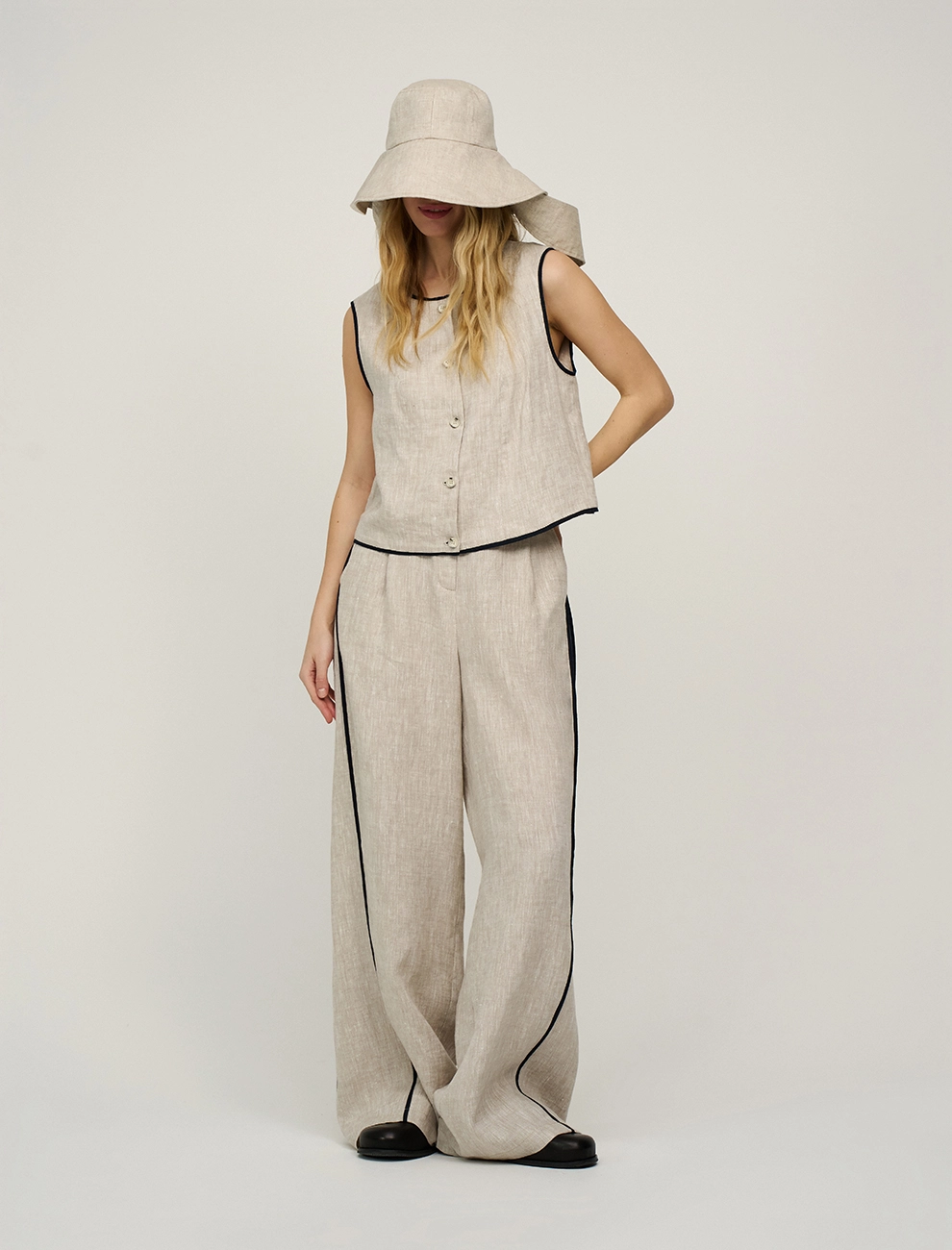 Бежевая панама с широкими полями фото 0