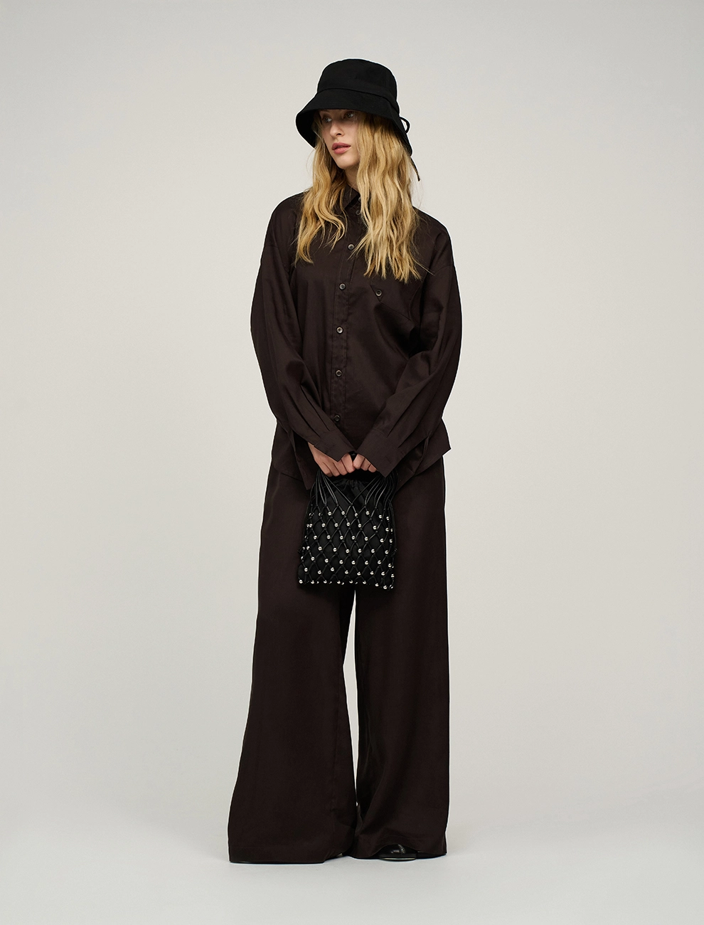 Коричневая рубашка с полуоткрытой спинкой фото 1