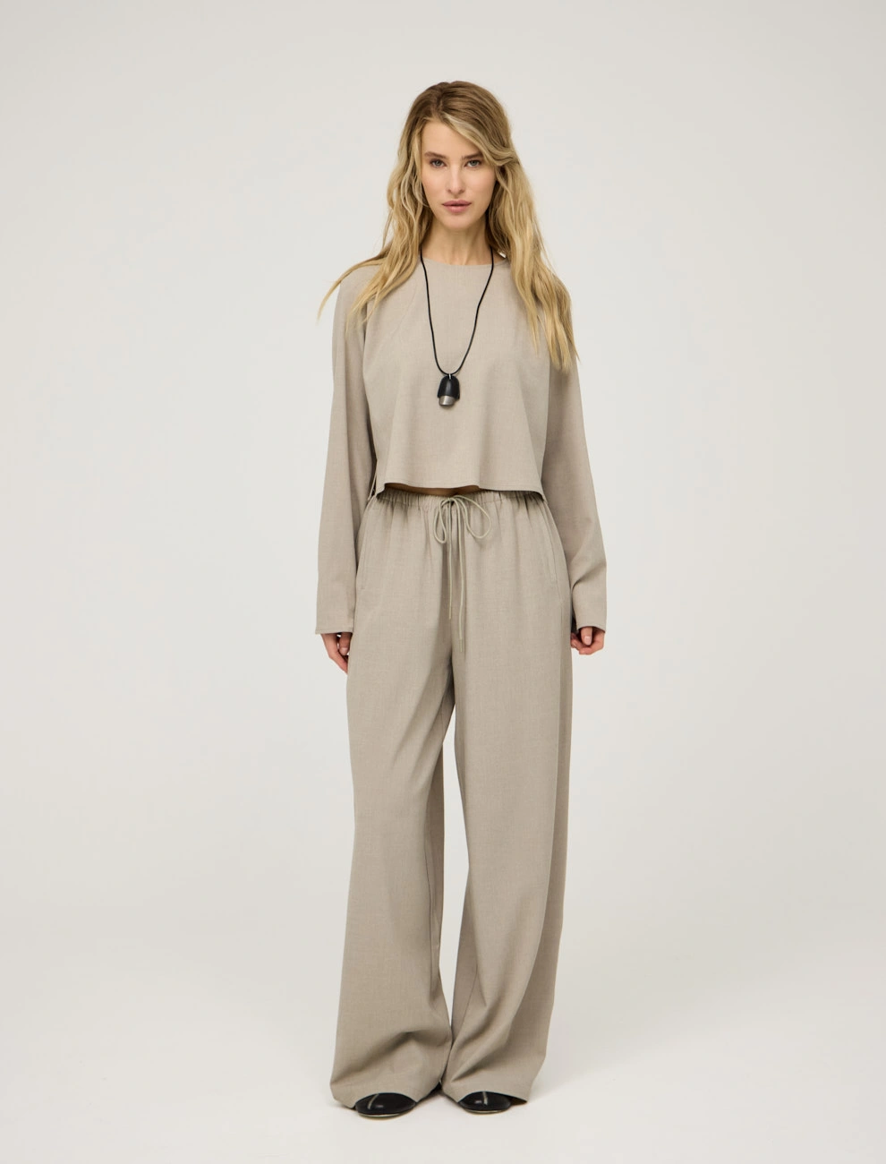 Базовые бежевые брюки из хлопка фото 0