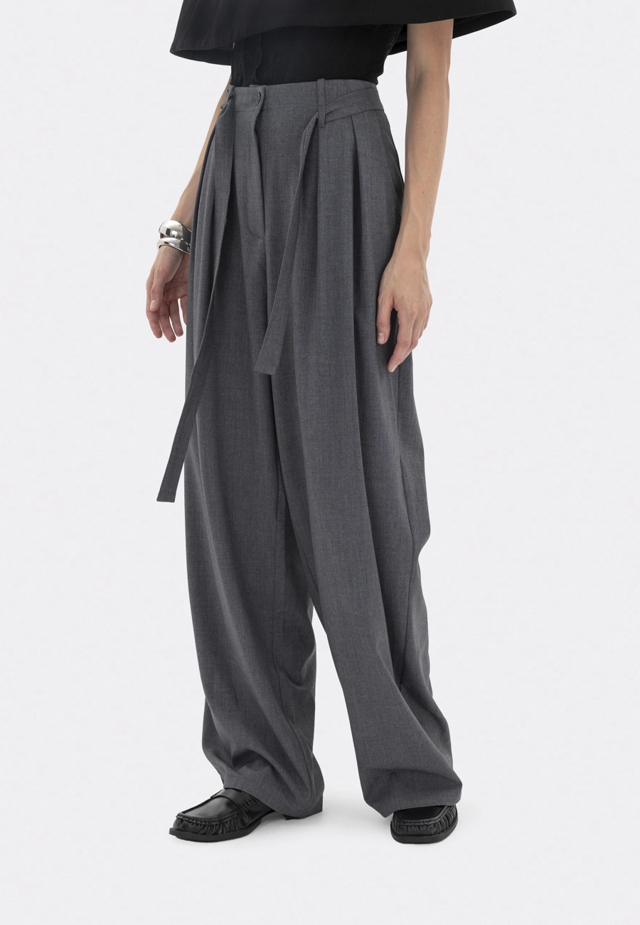 Серые брюки с защипами фото 3