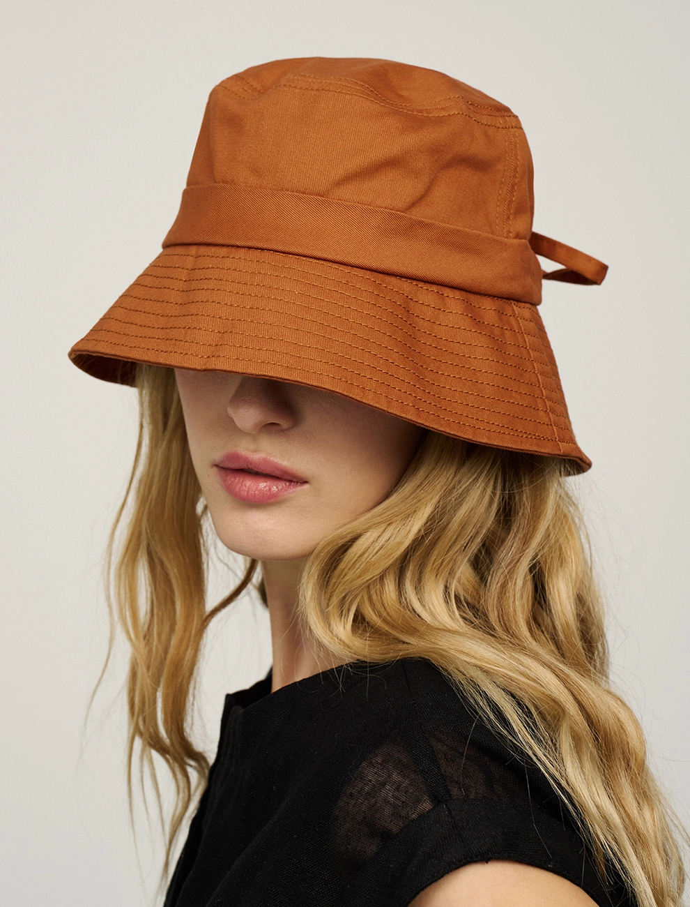 Терракотовая панама с завязками сзади фото 2