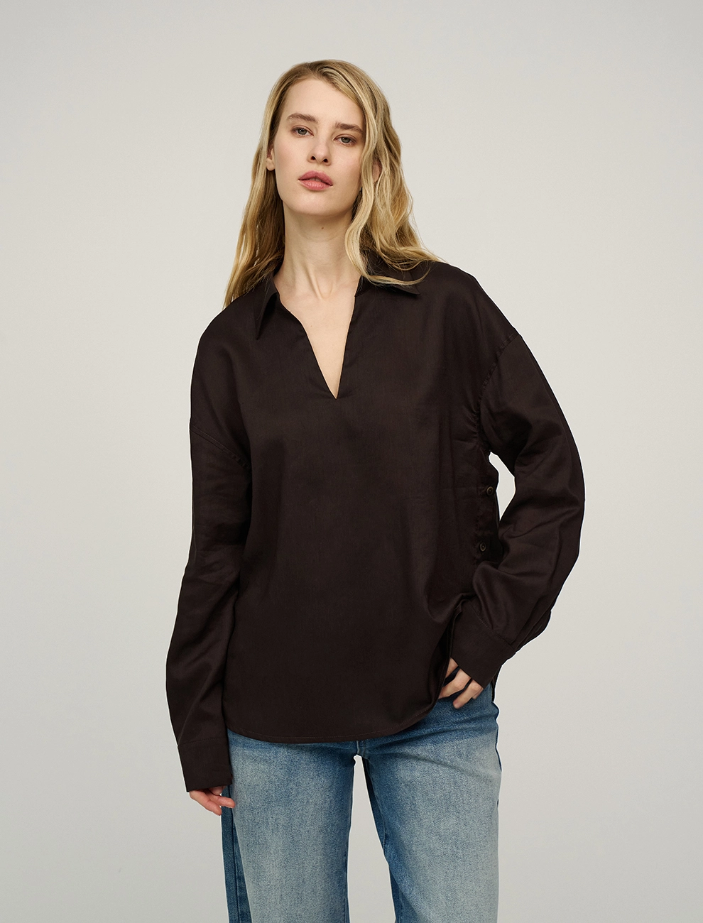 Коричневая блузка с воротником из крапивы фото 3
