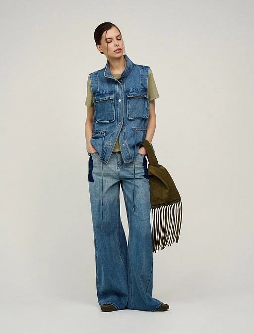 Синий жилет из денима с карманами