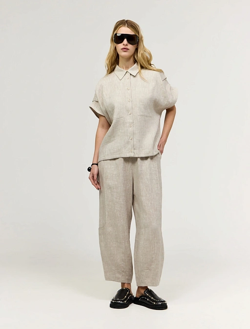 Бежевая рубашка с коротким рукавом изо льна
