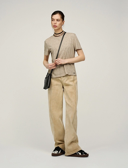 Бежевая футболка 